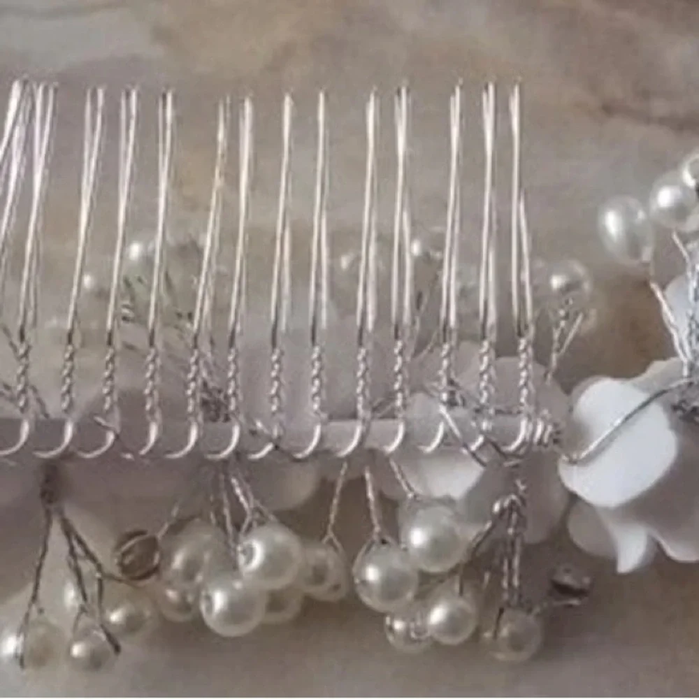 Elegant White Pearl Hair Comb